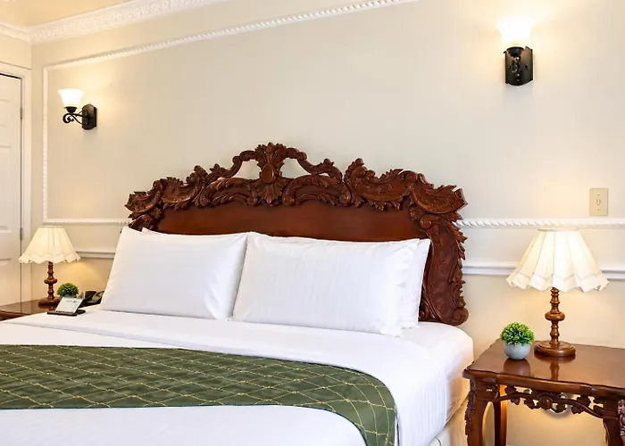 Hotel Colonial House 3*