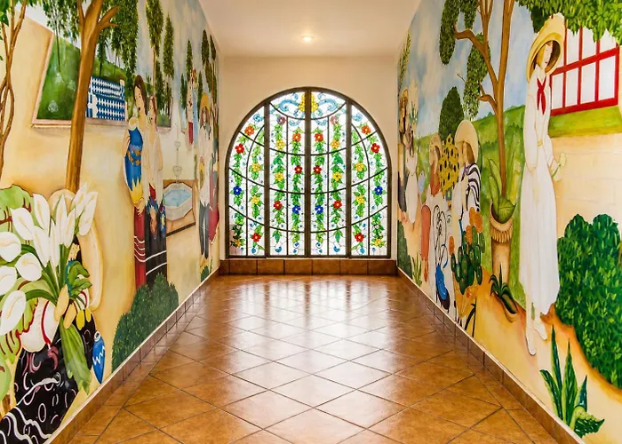Hotel Colonial House